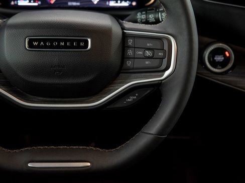 Used 2024 Jeep Wagoneer L Series III w/ Flexible Seating Group image 32