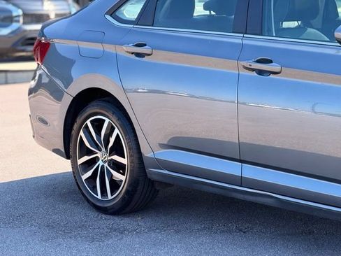 Used 2025 Volkswagen Jetta SE FWD image 5