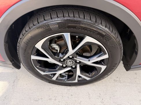 Used 2018 Toyota C-HR XLE FWD image 13
