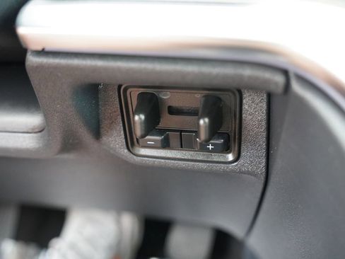 Used 2025 Ford Expedition Platinum image 36