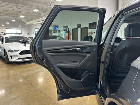 Used 2020 Audi Q5 e Premium Plus w/ Premium Plus Package image 35