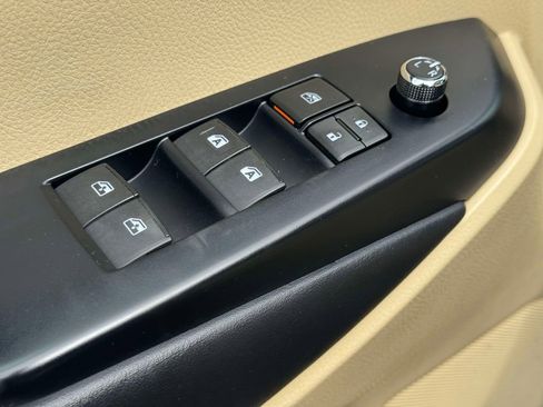 Used 2019 Toyota Highlander XLE AWD/4WD image 15