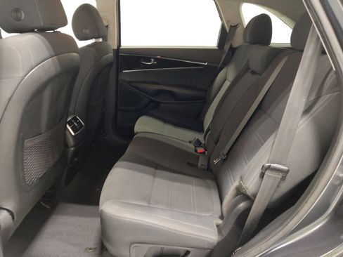 Used 2020 Kia Sorento LX FWD image 18
