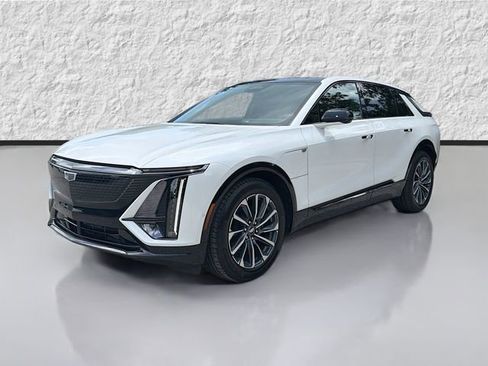 Used 2024 Cadillac Lyriq Sport AWD/4WD image 7
