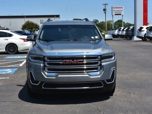 Used 2023 GMC Acadia SLT FWD image 2