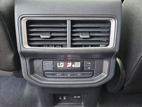 Used 2026 Volkswagen Atlas SE FWD image 17