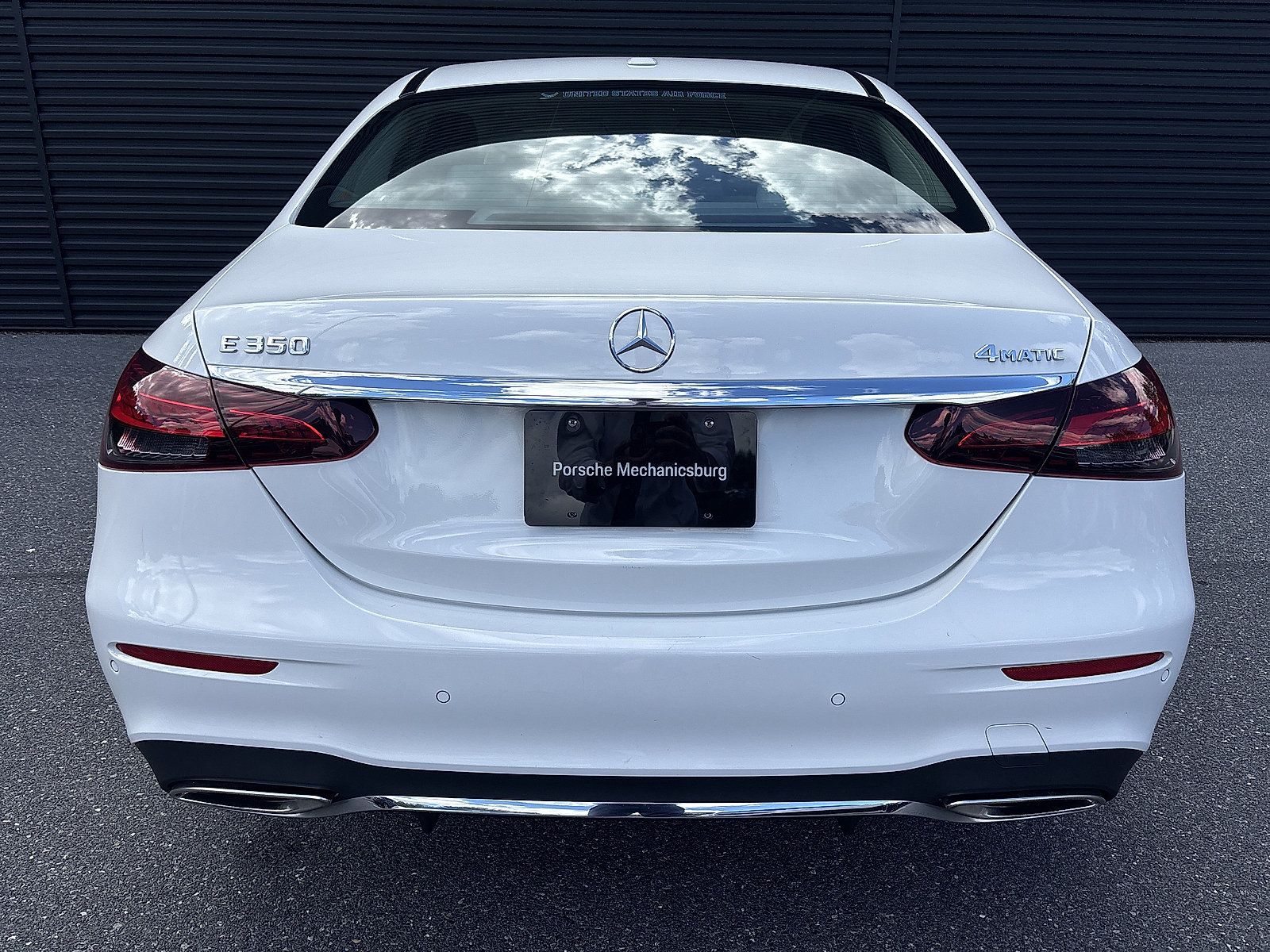 Used 2023 Mercedes-Benz E 350 4MATIC Sedan image 4