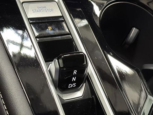 Used 2025 Volkswagen Atlas SEL Premium R-Line image 19