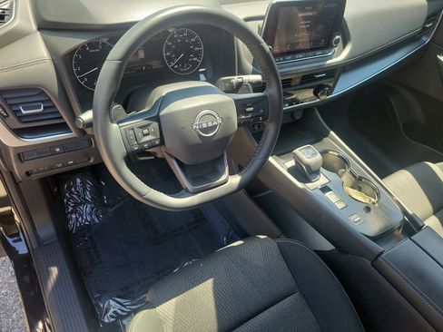 Certified 2025 Nissan Rogue SV FWD image 13