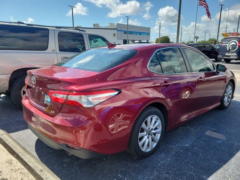 Used 2020 Toyota Camry LE FWD image 5