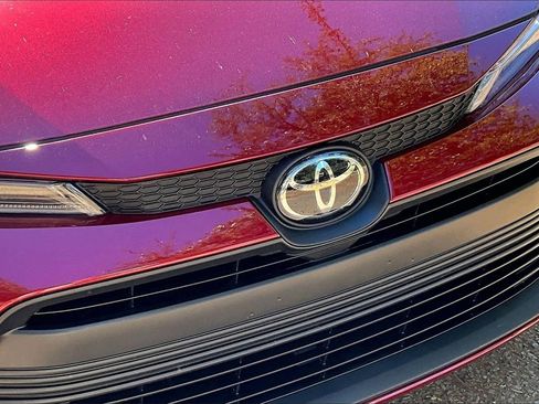 Used 2025 Toyota Corolla LE image 30