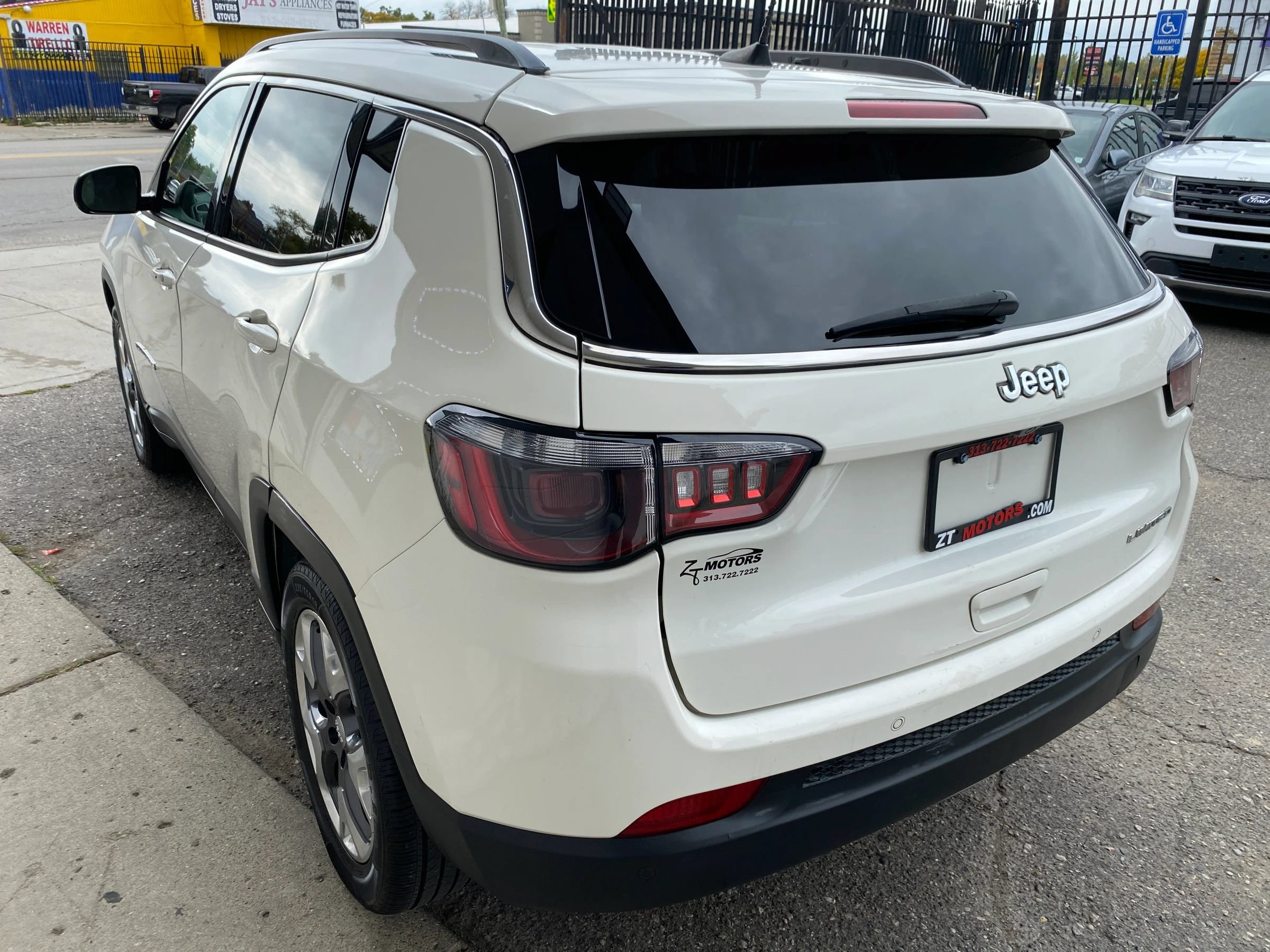 Used 2021 Jeep Compass Limited FWD image 2