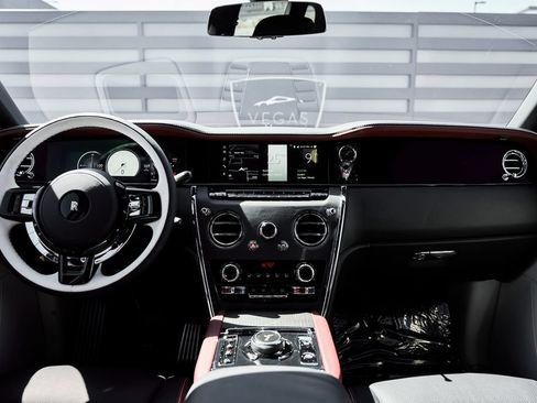 Used 2026 Rolls-Royce Cullinan AWD/4WD image 56