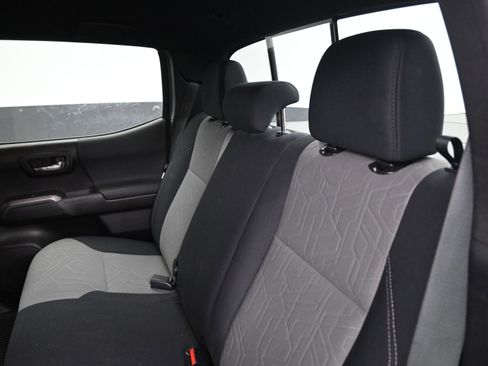 Used 2020 Toyota Tacoma TRD Sport image 18