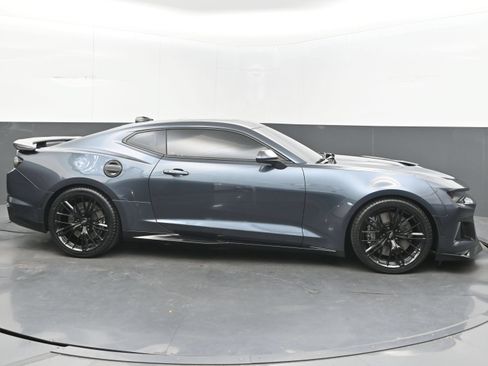 Used 2021 Chevrolet Camaro ZL1 w/ LPO, ZL1 Protection Package RWD image 7