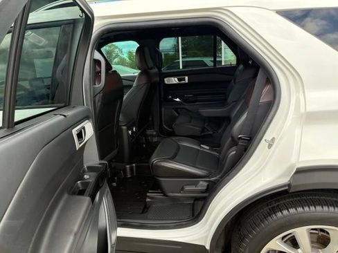 Certified 2023 Ford Explorer Platinum w/ Technology Package AWD/4WD image 10