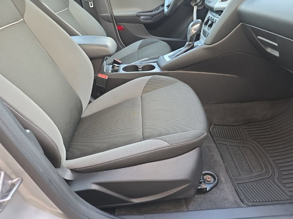 Used 2014 Ford Focus SE FWD image 22
