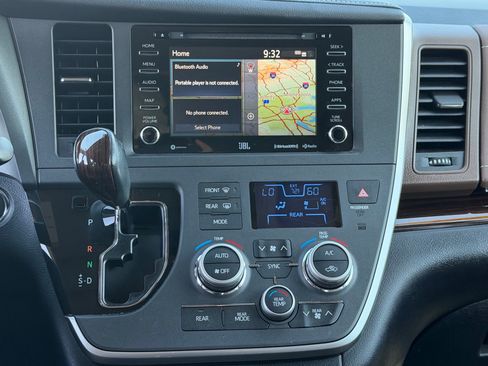 Used 2020 Toyota Sienna Limited Premium w/ Carpet Mat Package AWD/4WD image 25