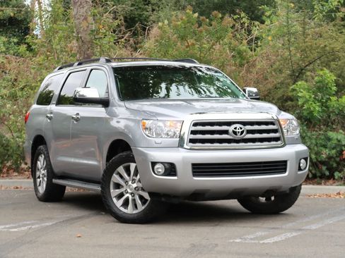 Used 2017 Toyota Sequoia Limited w/ Safety & Convenience Package AWD/4WD image 2