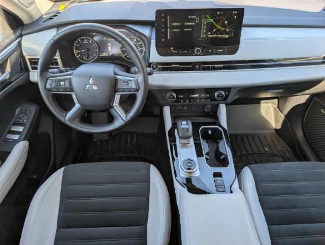 Used 2025 Mitsubishi Outlander SE FWD image 6