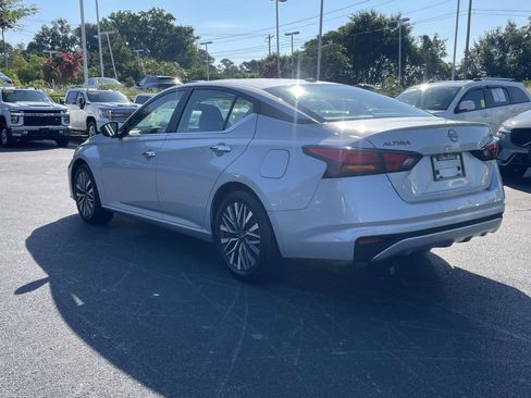 Used 2024 Nissan Altima 2.5 SV FWD image 5
