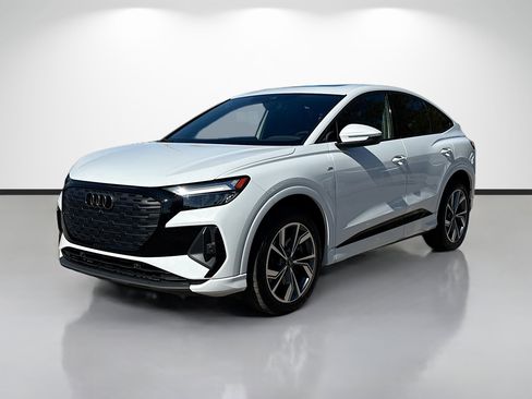 Used 2023 Audi Q4 e-tron Premium w/ Convenience Package image 7