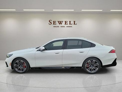 New 2026 BMW 530i RWD image 2