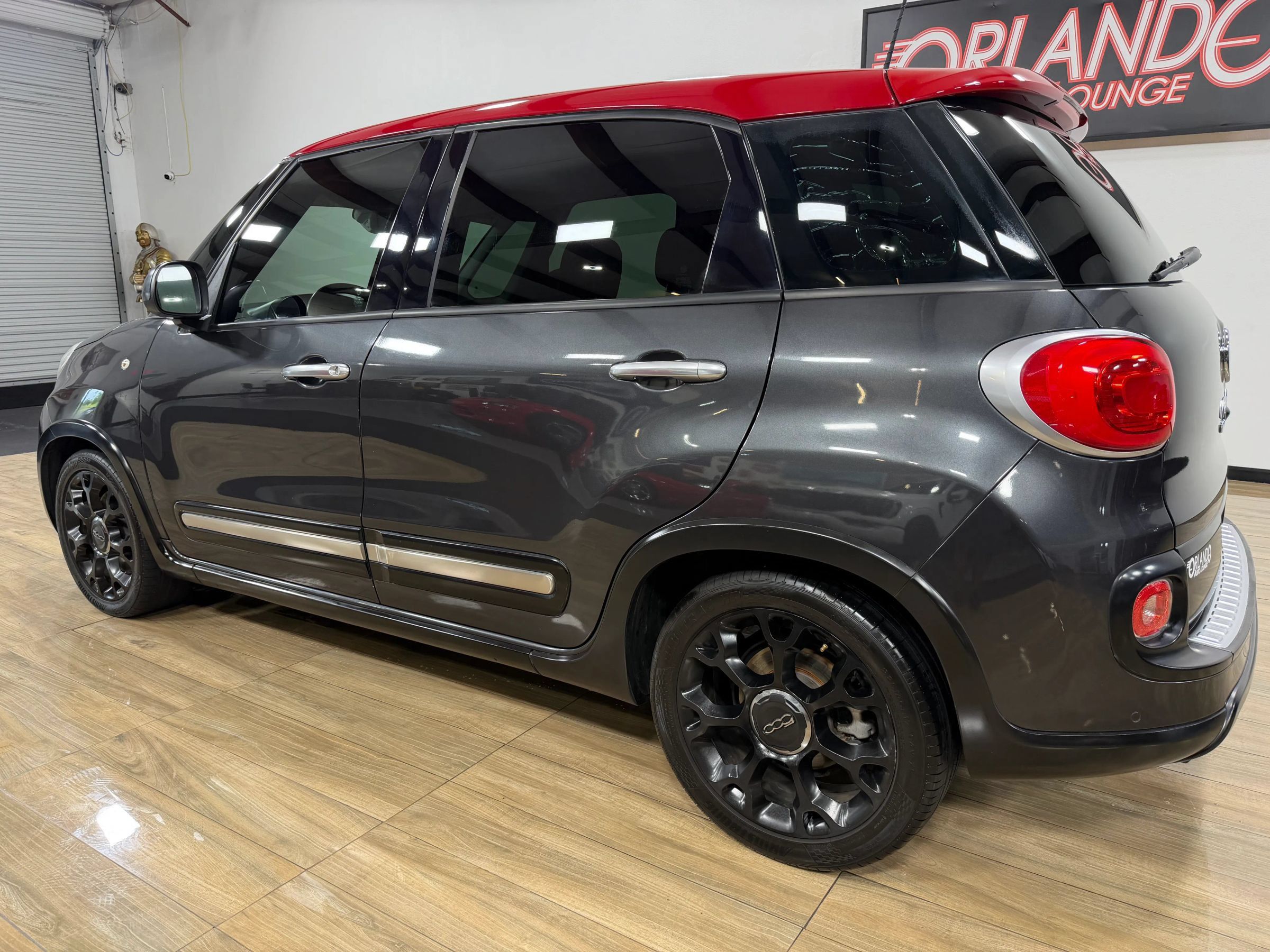 Used 2017 FIAT 500L Trekking w/ Dual-Pane Sunroof Package FWD image 9