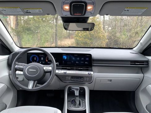 Used 2025 Hyundai Kona SEL image 11