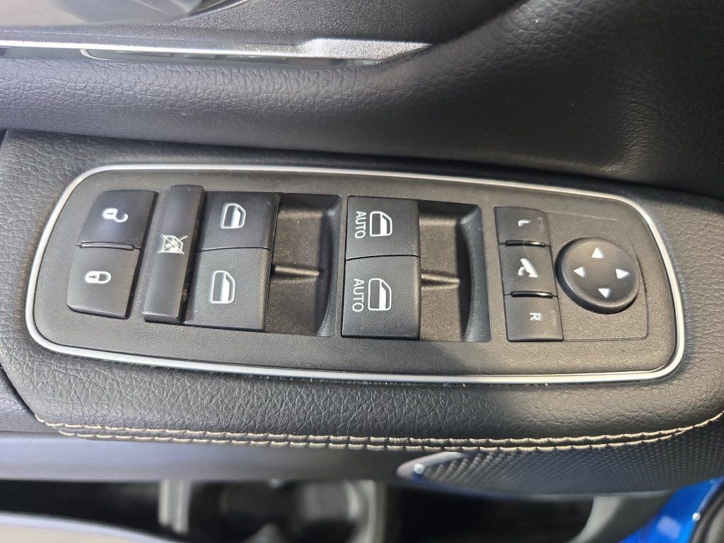 Used 2023 RAM 1500 Laramie AWD/4WD image 32