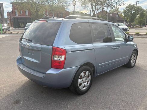 Used 2010 Kia Sedona image 4