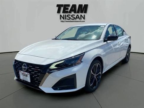 New 2025 Nissan Altima 2.5 SR image 3