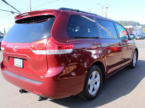 Used 2011 Toyota Sienna LE FWD image 6