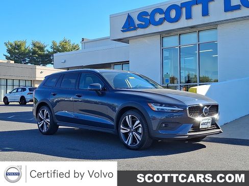 Certified 2025 Volvo V60 B5 Cross Country Plus image 1