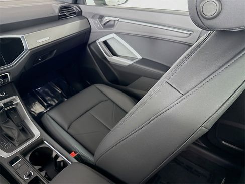 New 2025 Audi Q3 2.0T Premium image 23