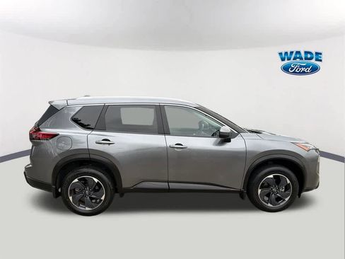 Used 2024 Nissan Rogue SV w/ SV Premium Package image 4