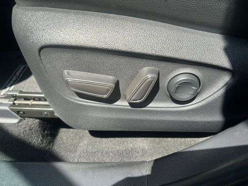 Used 2022 Toyota Highlander XLE AWD/4WD image 14