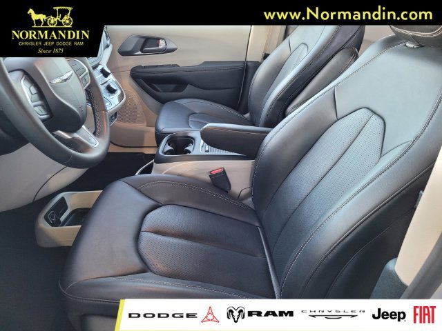 Used 2024 Chrysler Pacifica Limited FWD image 15
