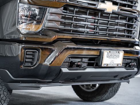 Used 2024 Chevrolet Silverado 2500 Custom image 10