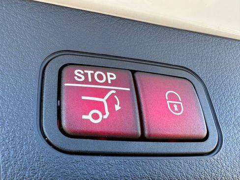 Used 2023 Mercedes-Benz EQB 300 4MATIC w/ Exclusive Package image 13