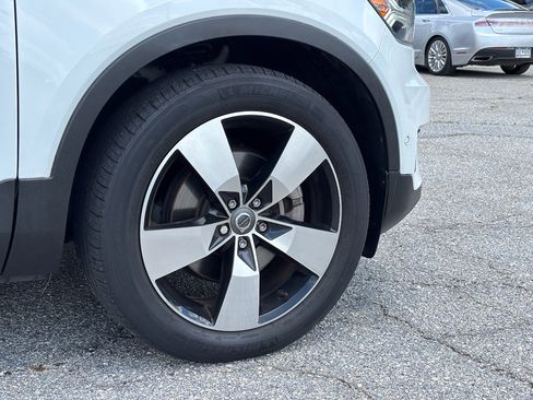 Used 2019 Volvo XC40 T5 Momentum AWD/4WD image 10