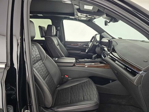 Used 2024 Cadillac Escalade ESV Premium Luxury Platinum AWD/4WD image 10