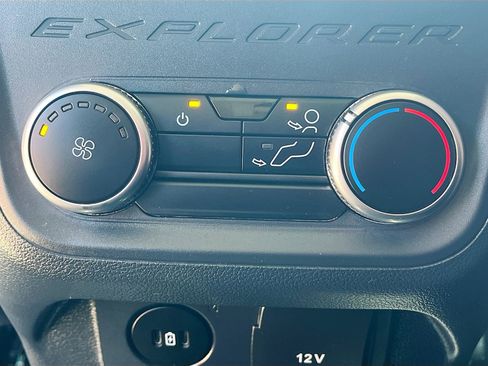 Used 2025 Ford Explorer Active w/ Active Comfort Package image 26