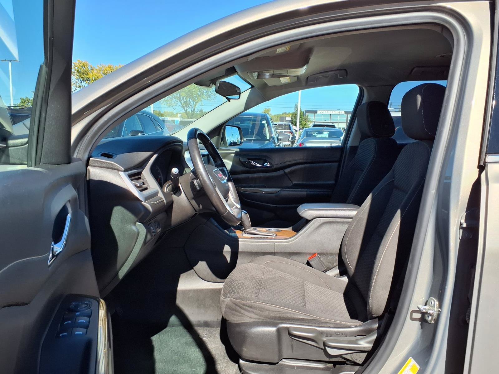 Used 2019 GMC Acadia SLE FWD image 16