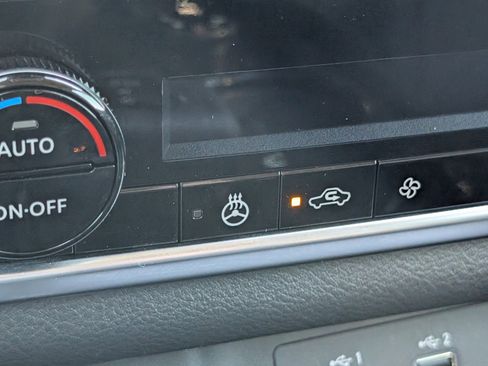 Used 2023 Nissan Rogue SL image 17