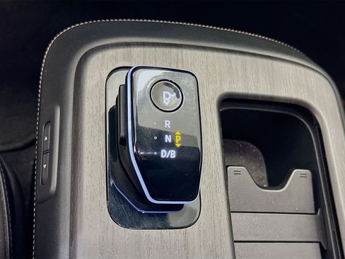 Used 2024 Nissan Ariya AWD image 25