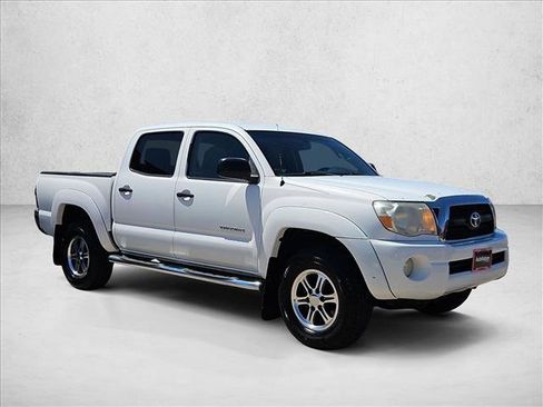Used 2011 Toyota Tacoma PreRunner w/ SR5 Pkg #2 RWD image 2
