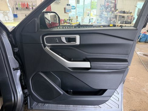 Certified 2021 Ford Explorer XLT w/ Equipment Group 202A AWD/4WD image 30