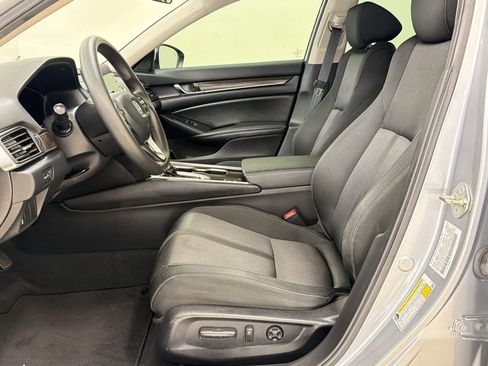 Used 2019 Honda Accord EX image 5