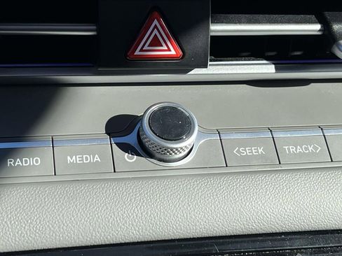 Used 2024 Hyundai Elantra SEL w/ Convenience Package image 33